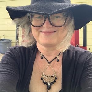 Meet your Posher, Cindi